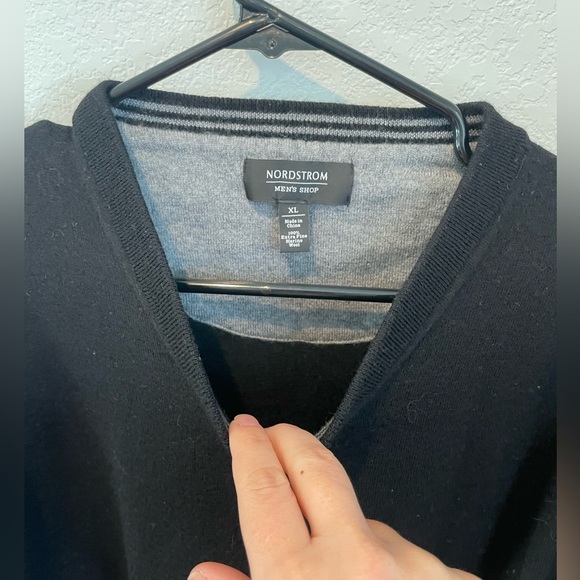 Nordstrom Men’s Shop Extra Large XL Black Merino V-Neck Sweater - Picture 5 of 6